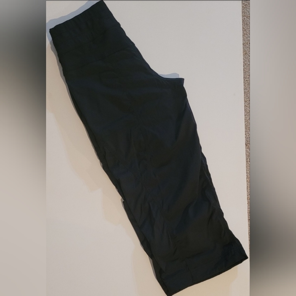 Lululemon short crop pants